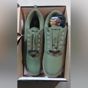 Heelys men’s olive green skate shoes